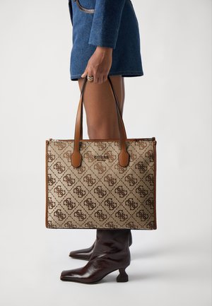 SILVANA GIRLFRIEND TOTE - 托特包 - 拿铁标志